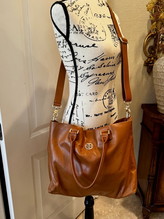 Tory Burch Handbags - Tory Burch Tan Leather Shoulder & Crossbody Tote